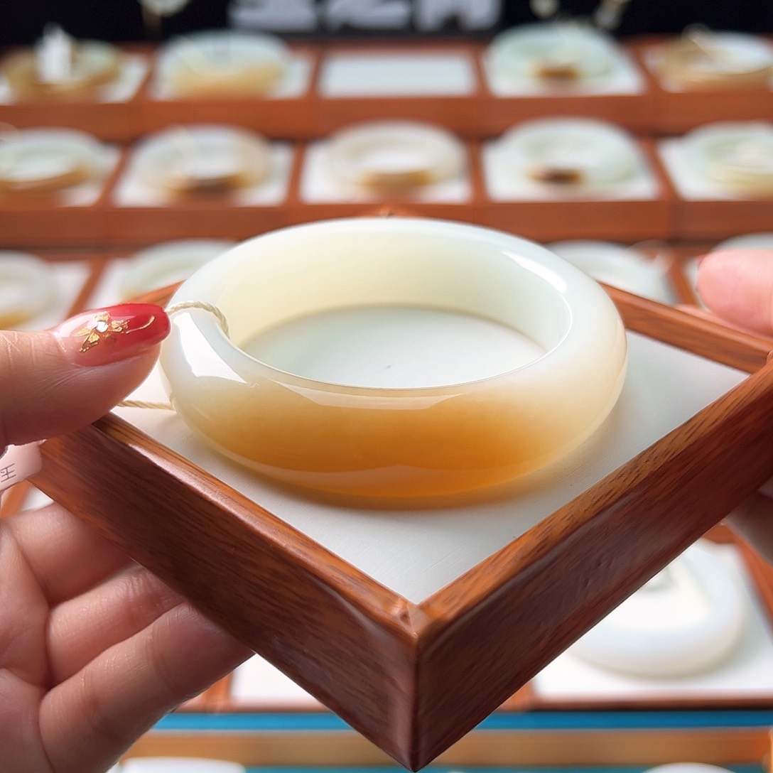 和田玉手镯未镶嵌56