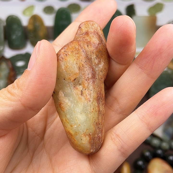 岫岩河磨玉（透闪石质玉）颈饰未镶嵌