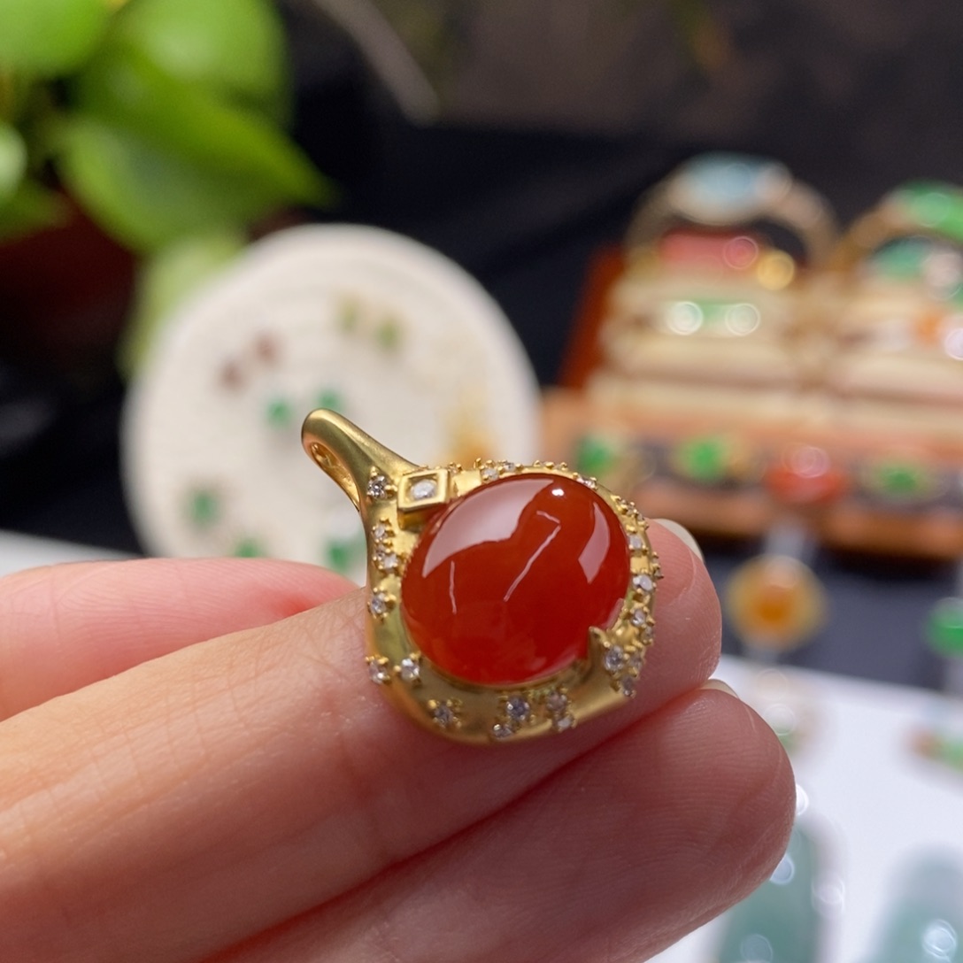 定制翡翠18K金镶嵌吊坠