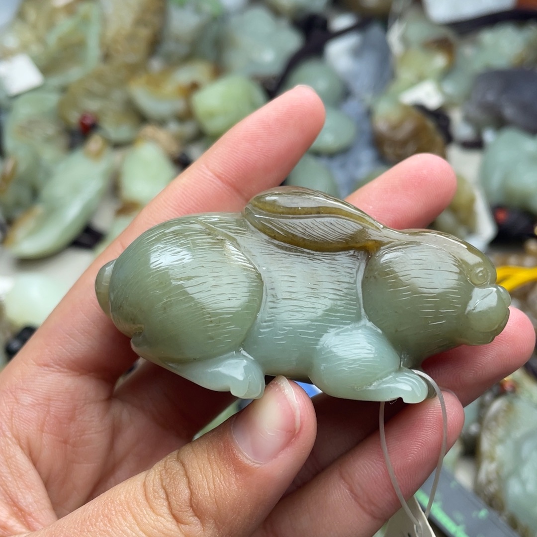 用***清和田玉未镶嵌颈饰