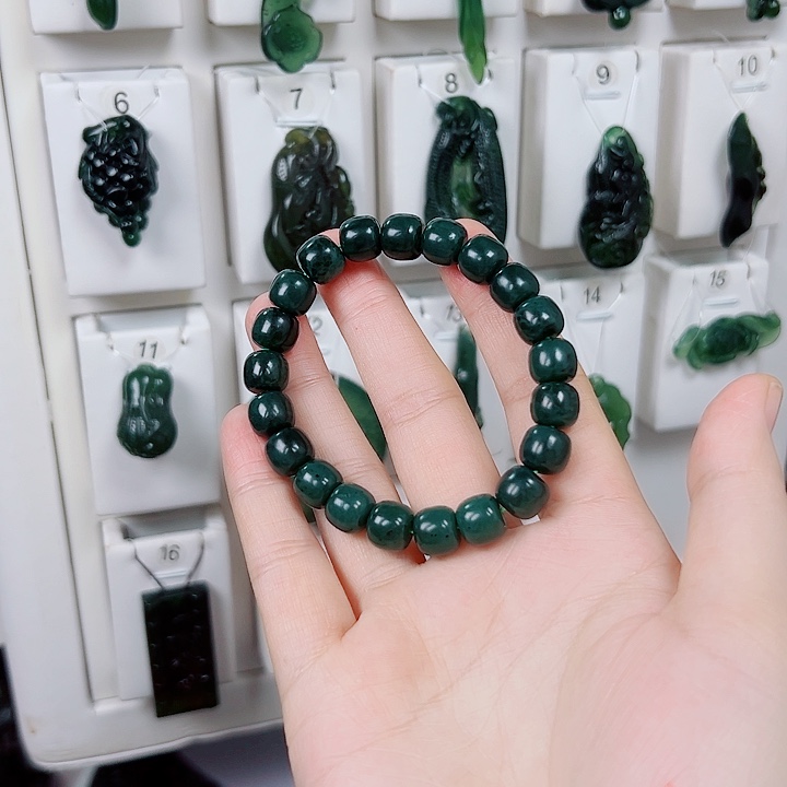 蛇纹石玉颈饰未镶嵌