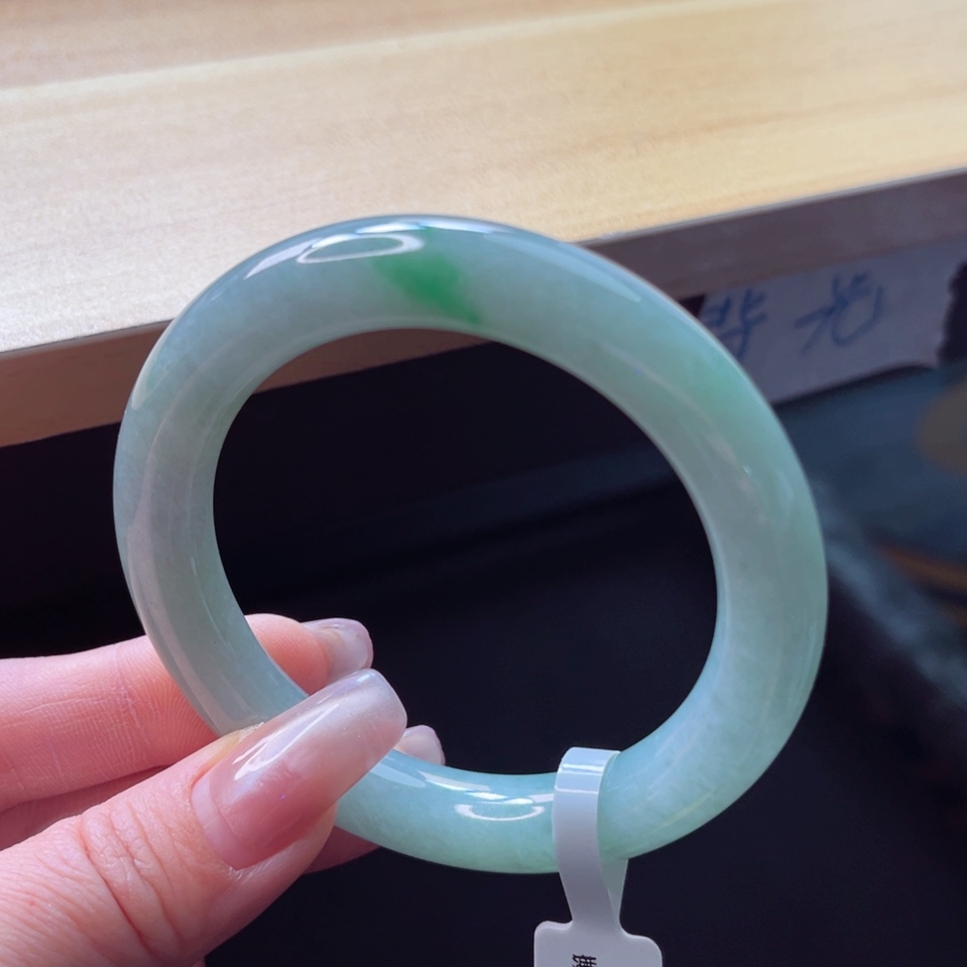 翡翠手镯未镶嵌手镯