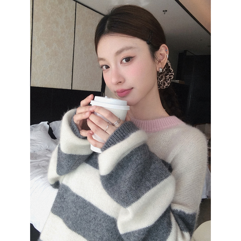 张贝贝 JI细浣熊绒＋绵羊毛 撞色夹条 彩纱针织毛衣