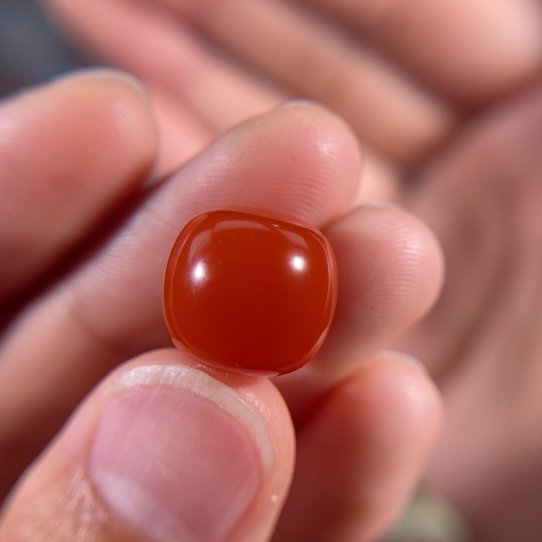 南红玛瑙滴水洞满色满肉老型珠12.2未镶嵌