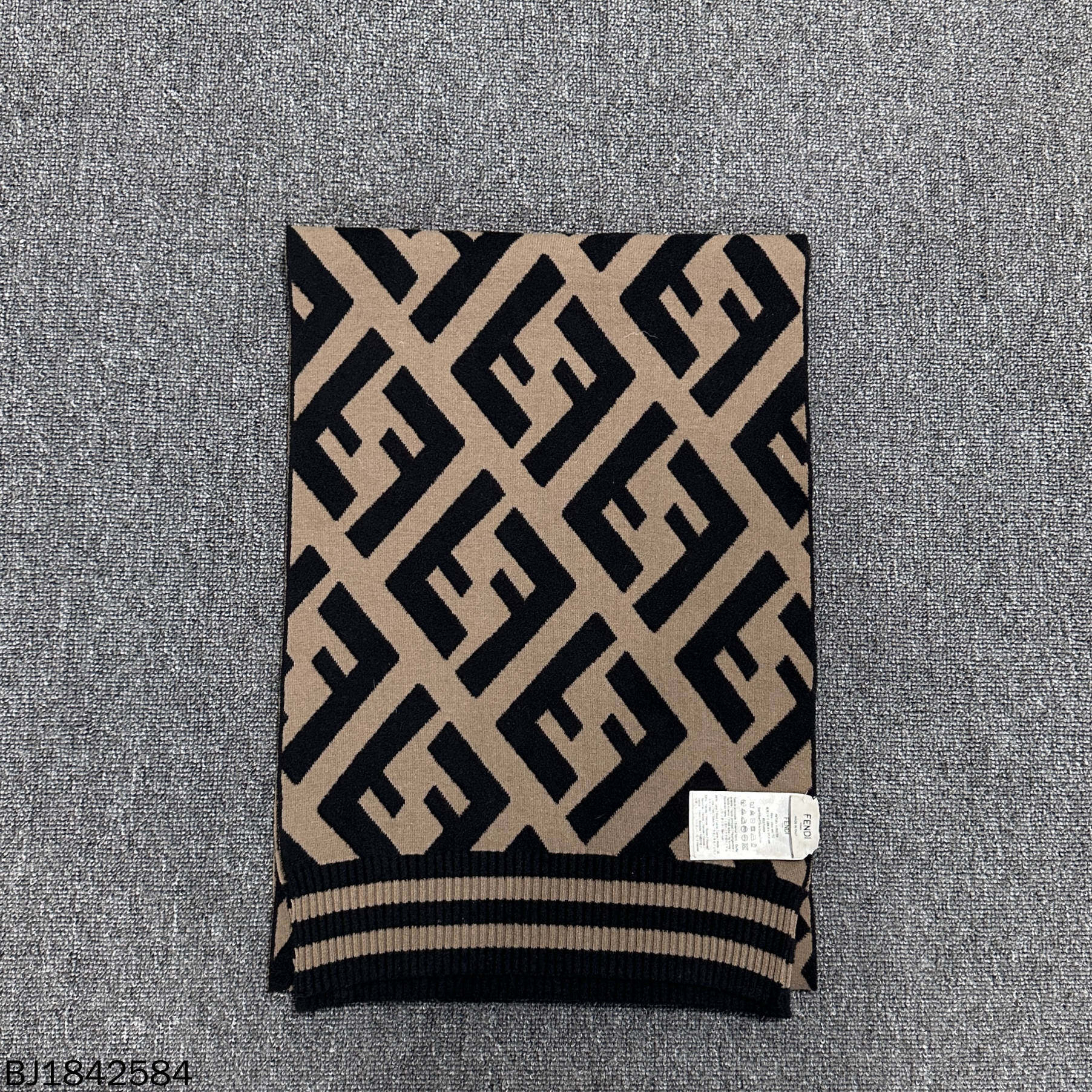 99新 FENDI/芬迪 棕色老花满印围巾/190*35cm/42584