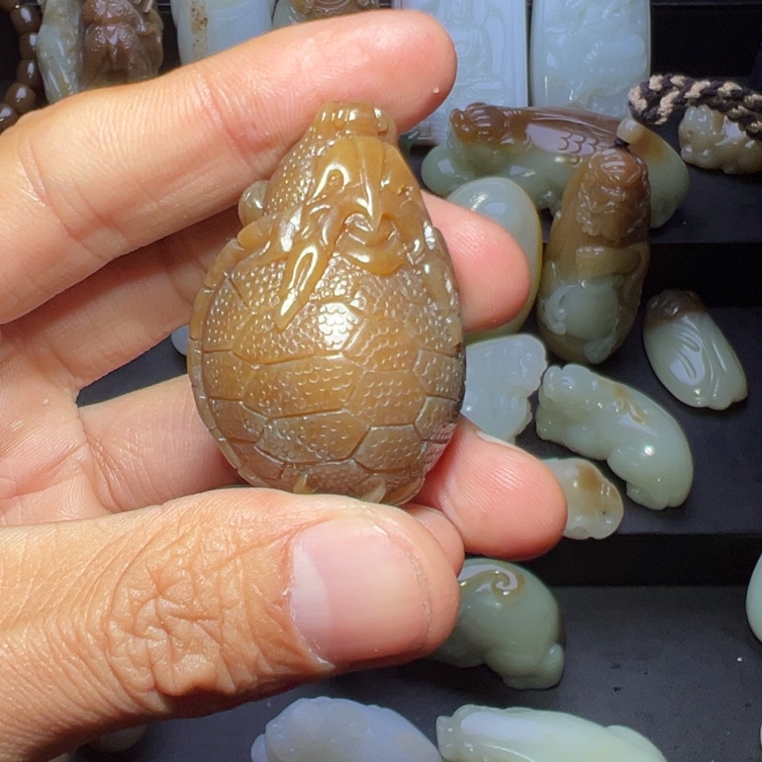 琪****和田玉未镶嵌颈饰