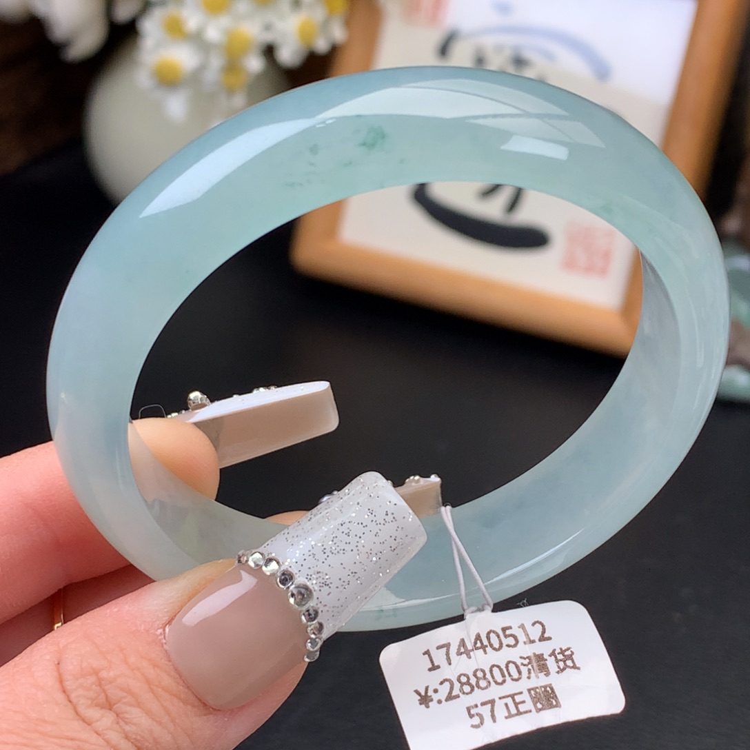 翡翠手镯未镶嵌糯冰飘花正圈