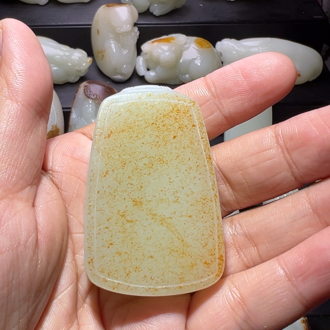 人***海和田玉未镶嵌颈饰