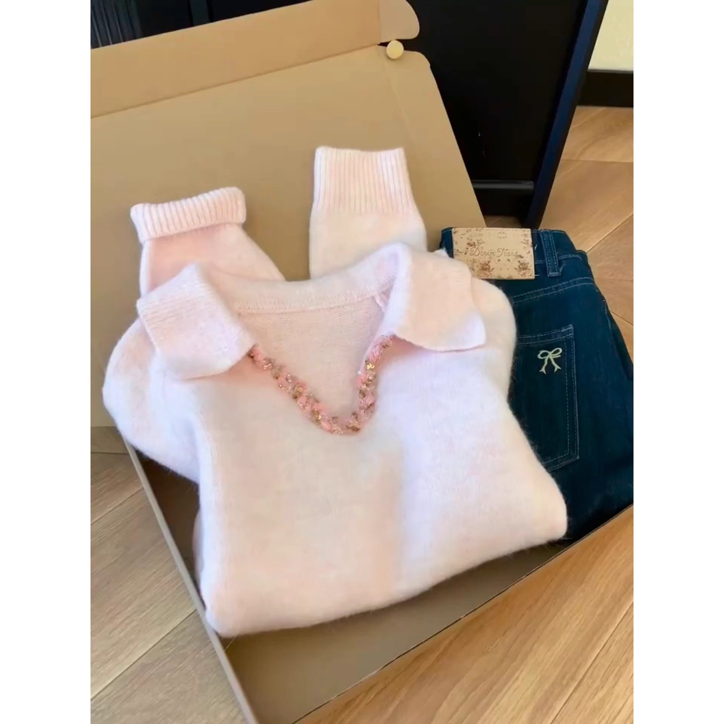 “清！”自留款超显白软糯糯推荐~粉亮片POLO领长袖针织衫女慵懒毛衣