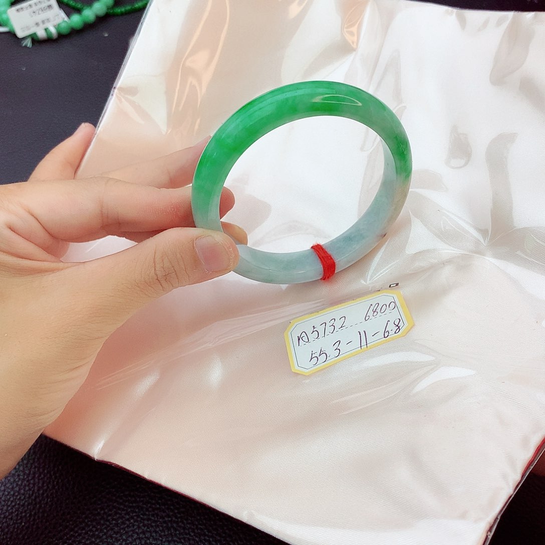 翡翠未镶嵌手镯翡翠