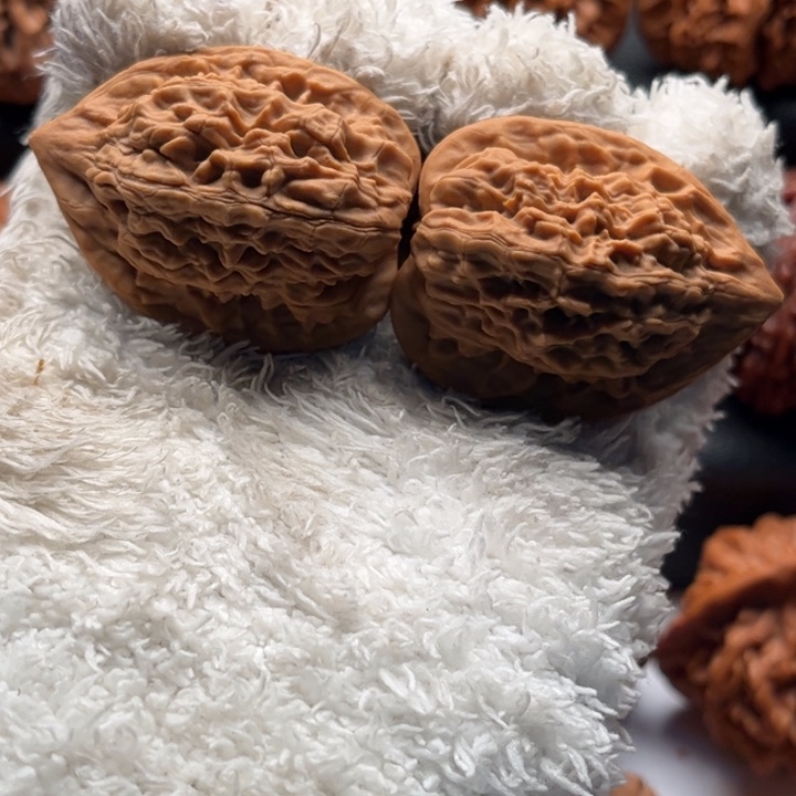 Z***。文玩核桃把件秦鸡