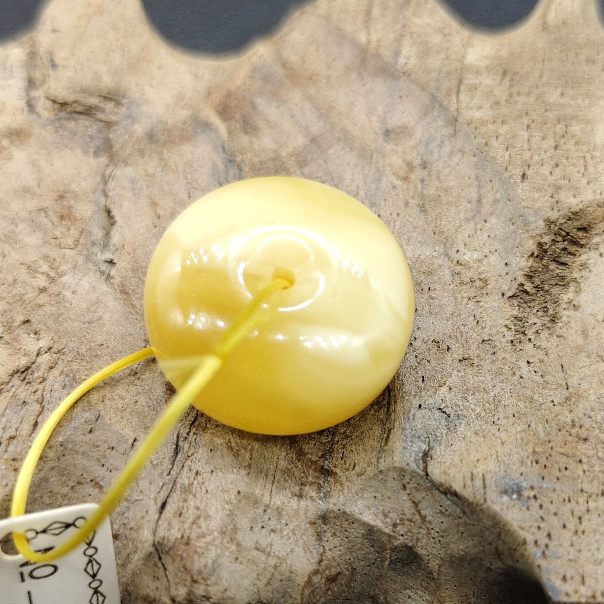 原矿蜜蜡未镶嵌24×12mm