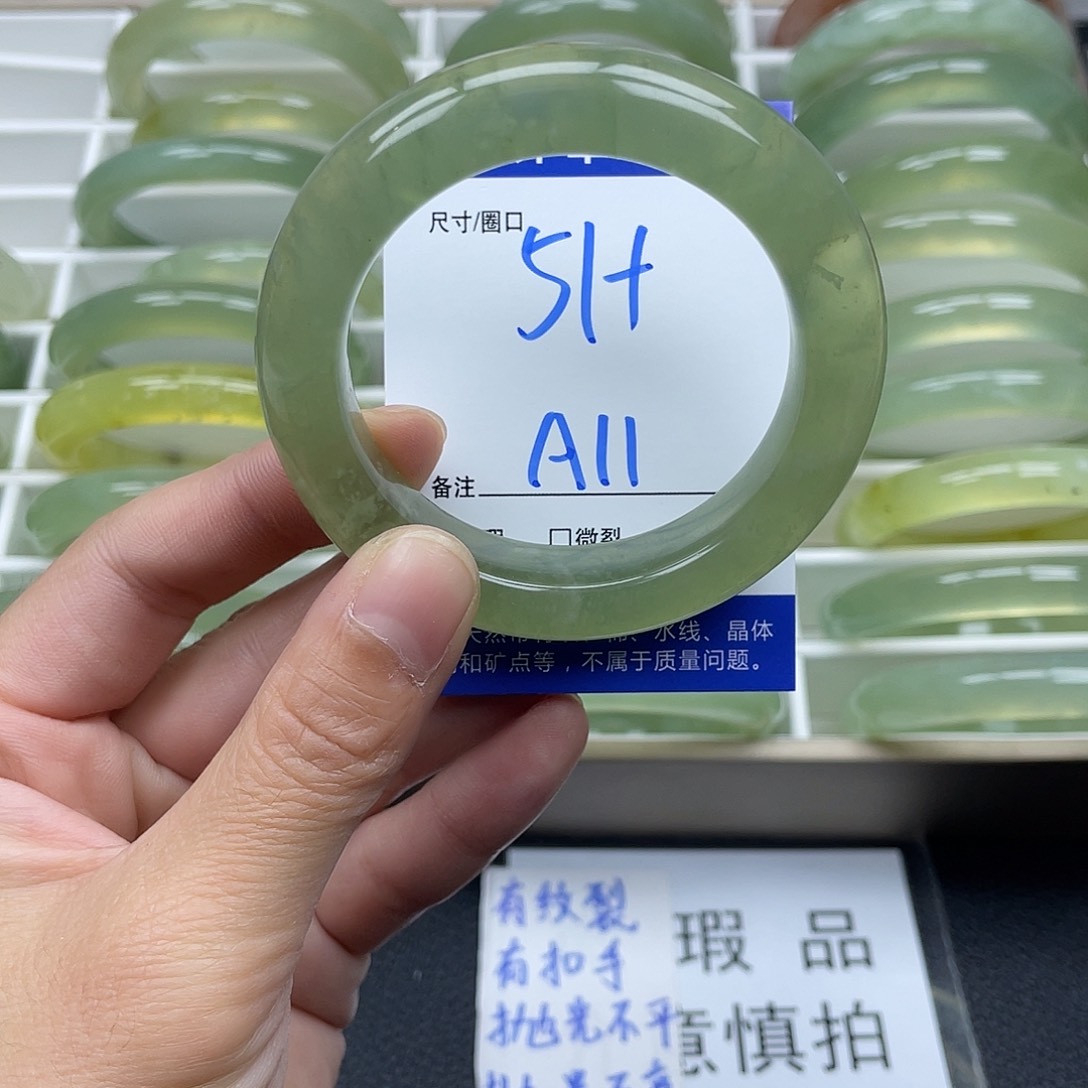 蛇纹石玉手镯未镶嵌