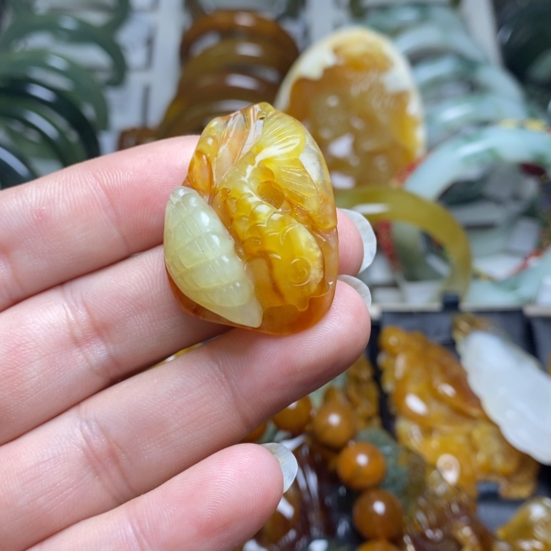 蛇纹石玉挂件未镶嵌