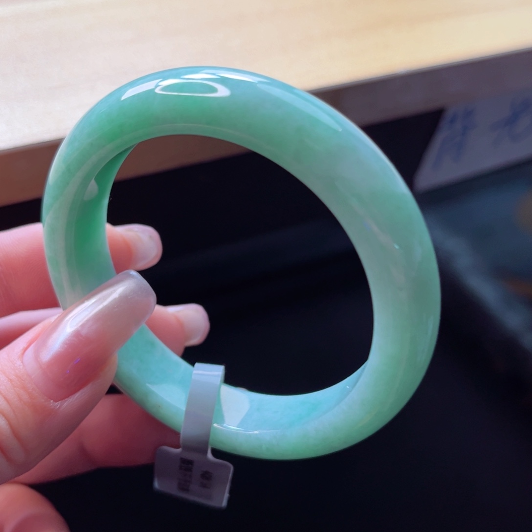 翡翠手镯未镶嵌手镯