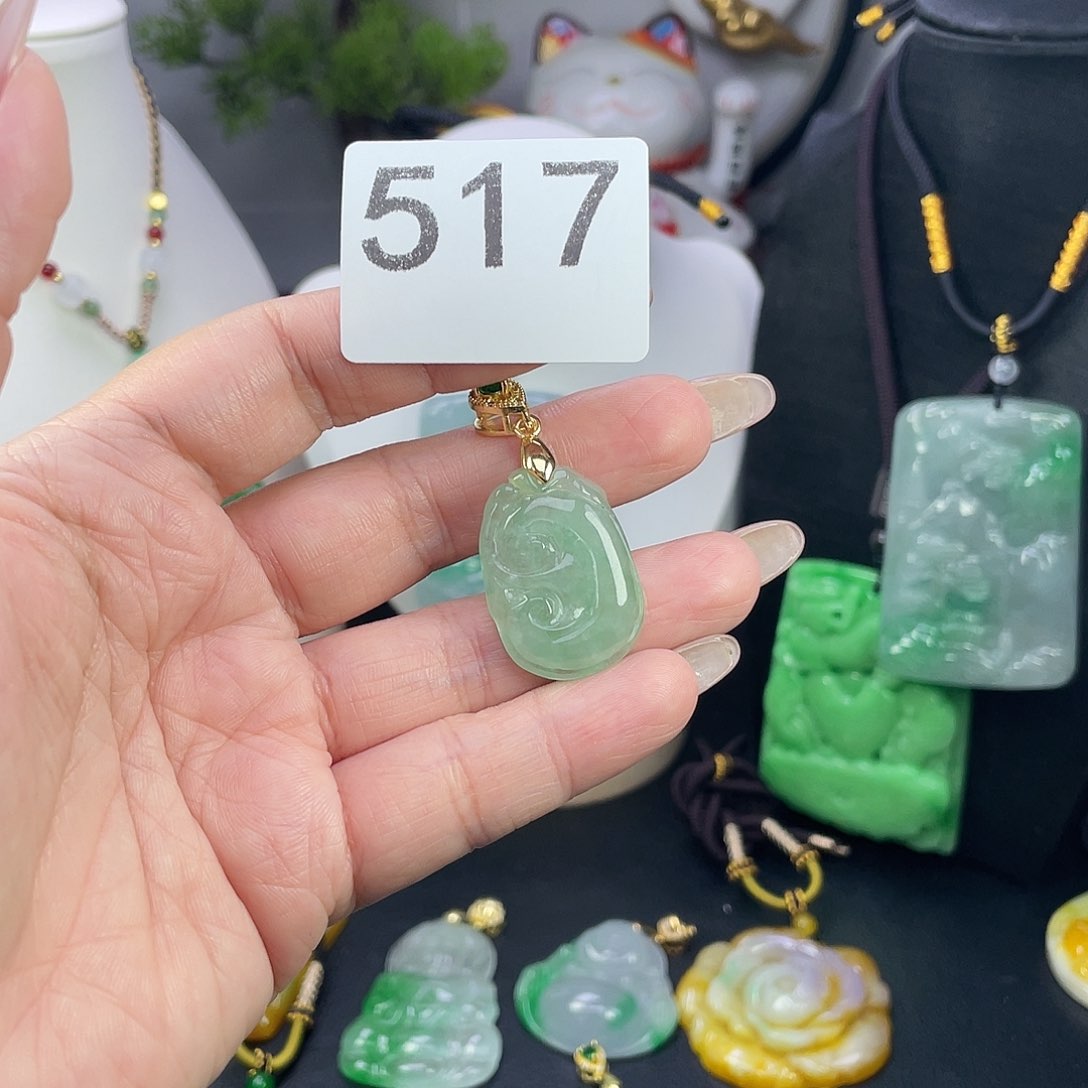 翡翠未镶嵌吊坠(赠链)