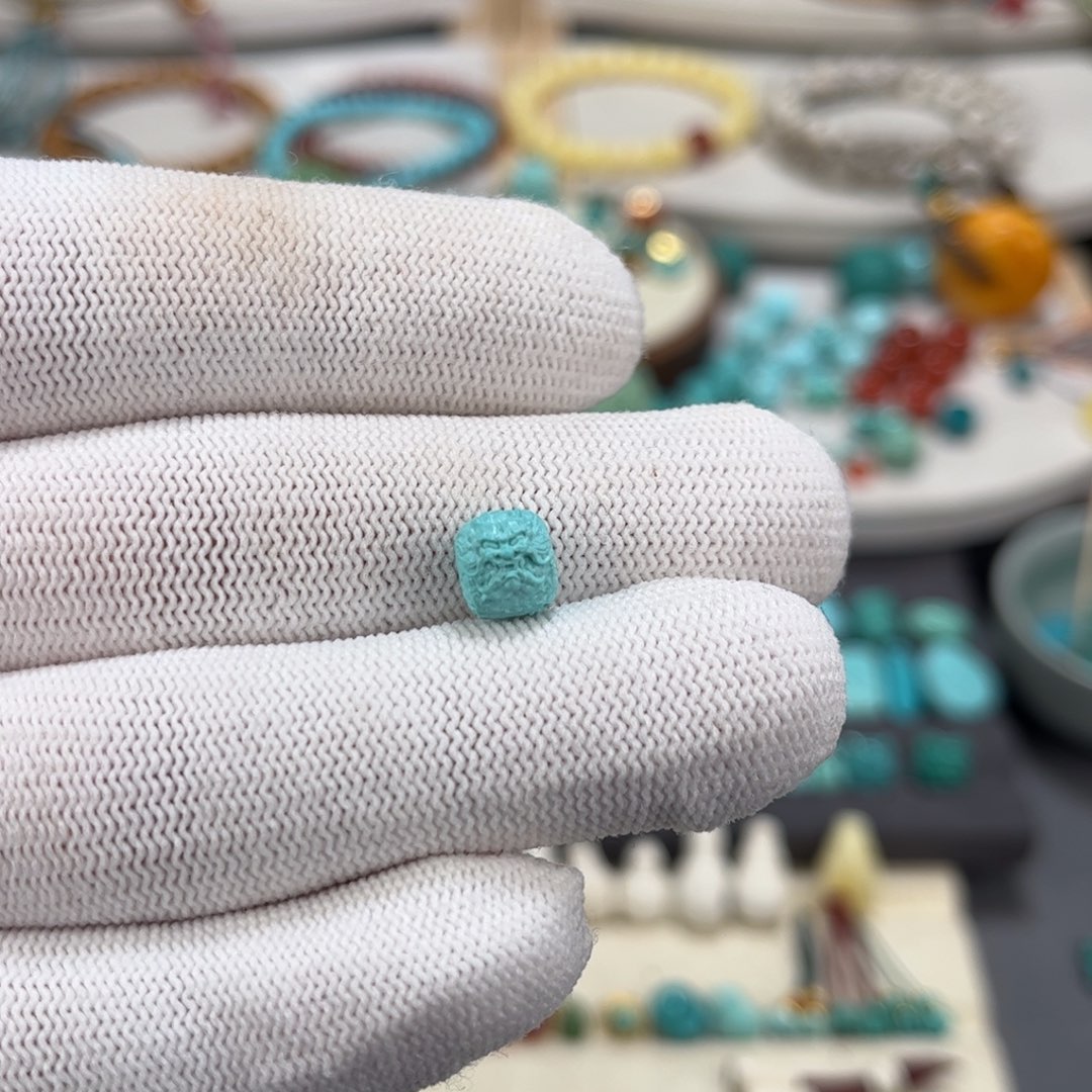 绿松石未镶嵌雕刻件