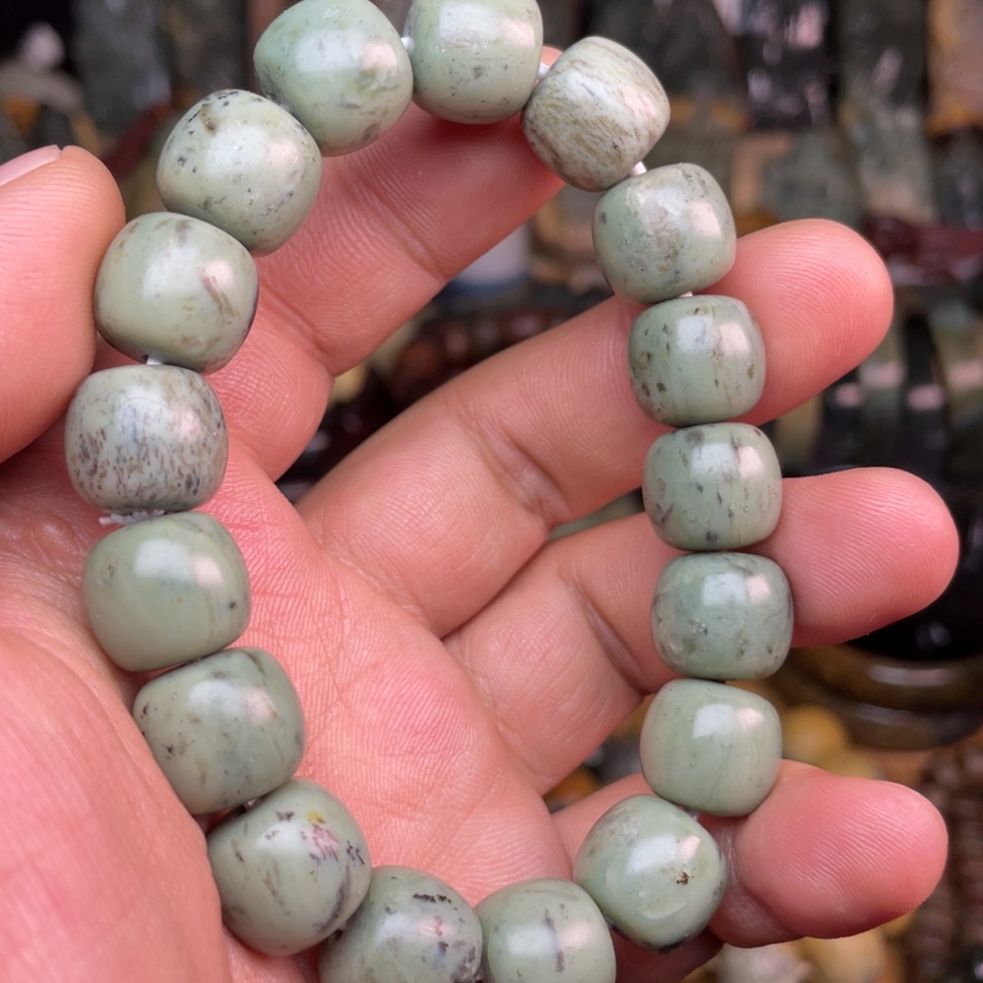岫岩老玉（透闪石质玉）未镶嵌颈饰14×12.5