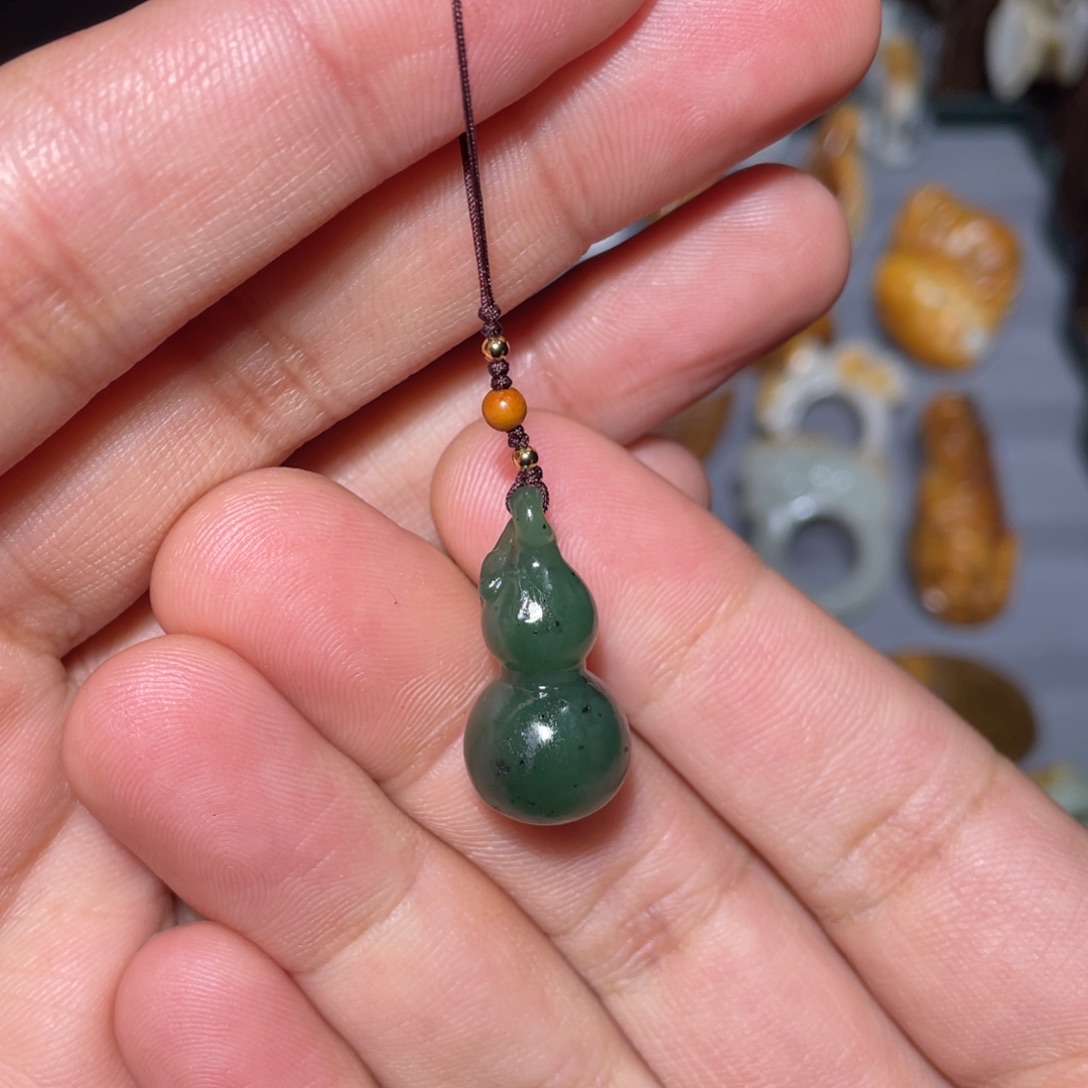 和田玉未镶嵌车挂