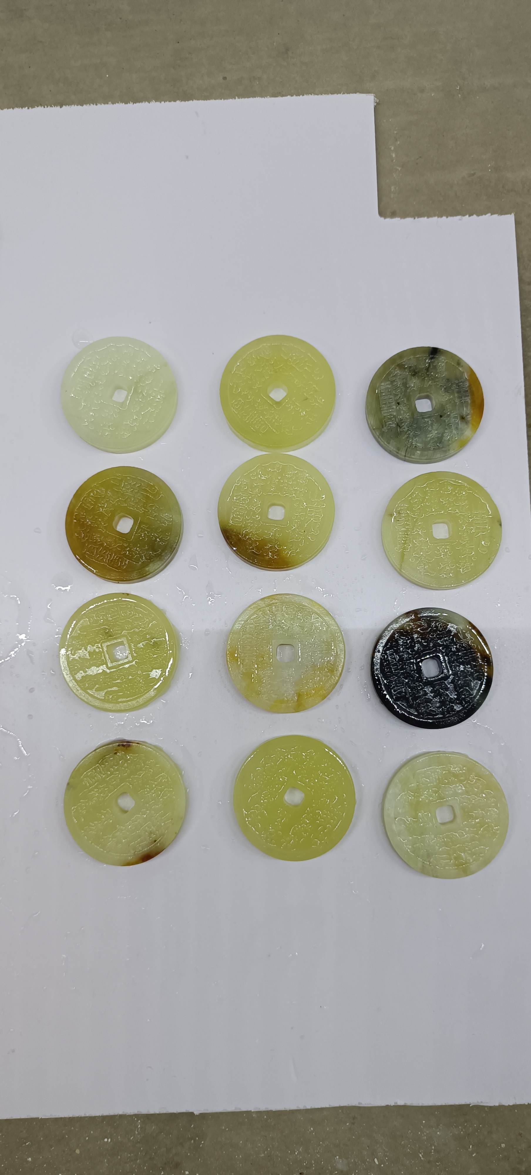 山鬼天然玉石吊坠