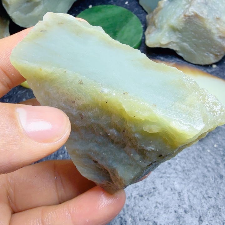 和田玉（糖玉）未镶嵌珠宝奇石