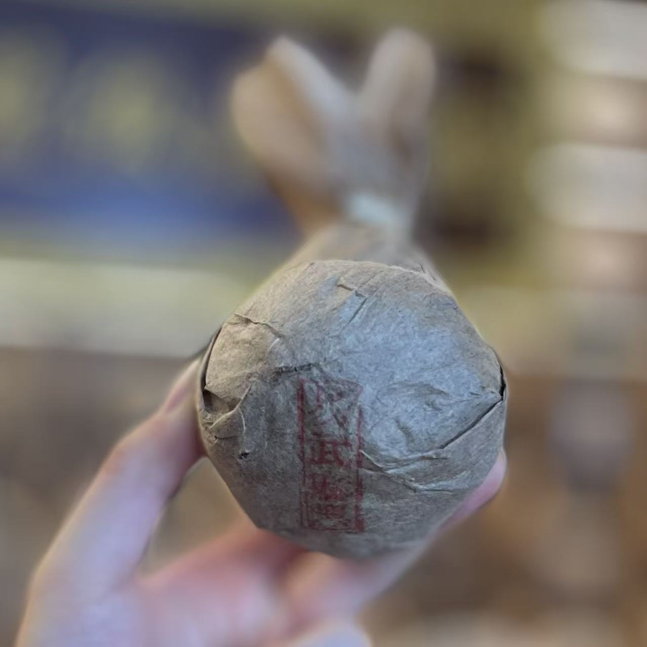 2000年易武麻黑普洱茶生茶100克