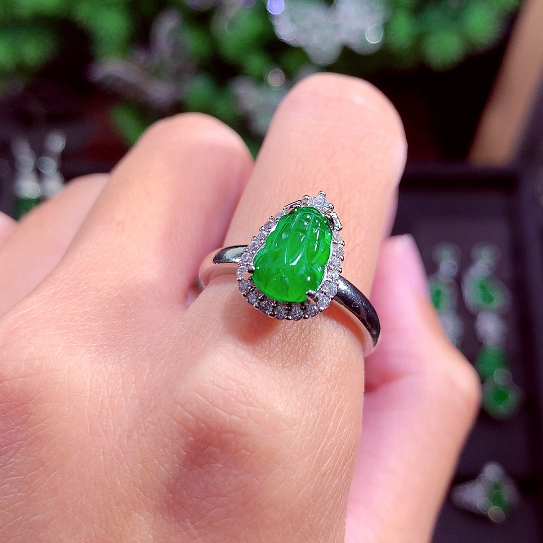 颈饰未镶嵌翡翠天然