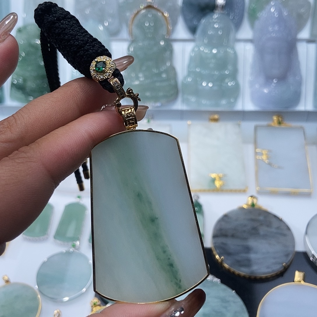 翡翠吊坠(不含链)18K金镶嵌