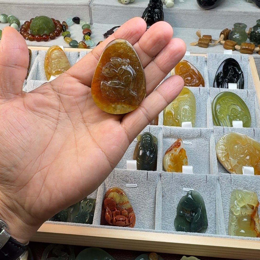 蛇纹石玉未镶嵌颈饰