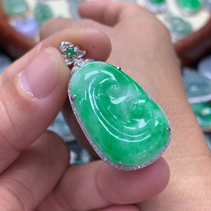 翡翠吊坠(不含链)18K金镶嵌