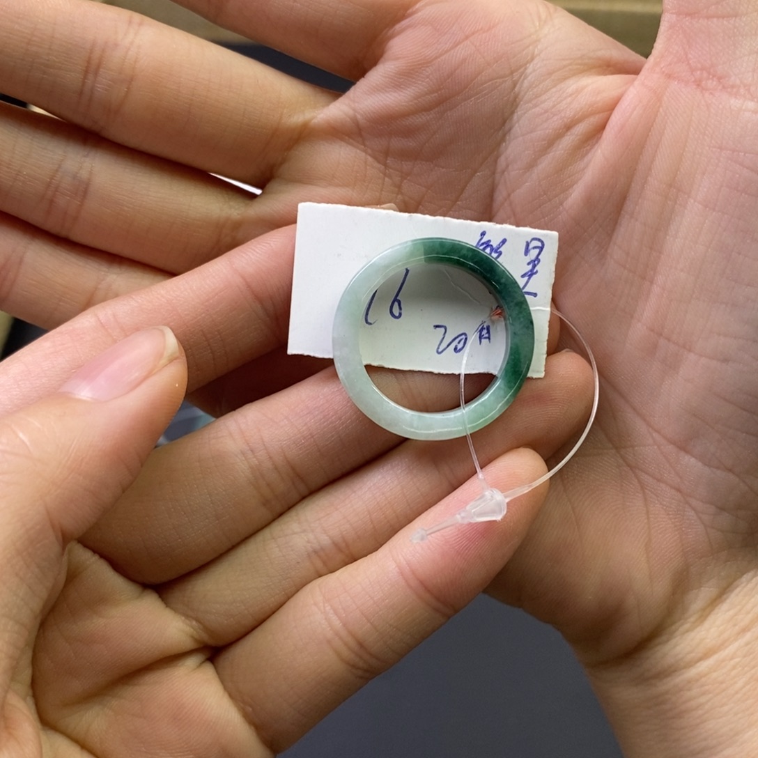 大****翡翠未镶嵌颈饰15789