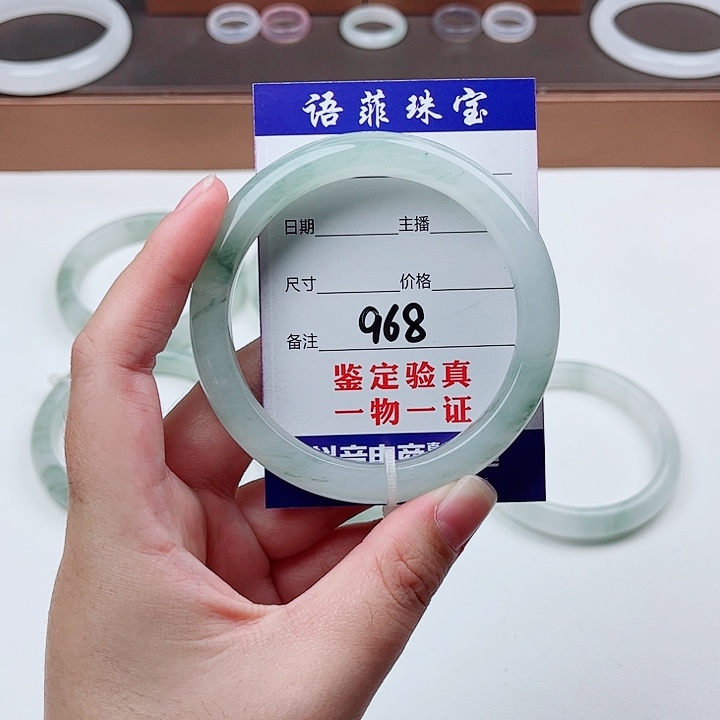 未镶嵌手镯石英质玉f***r