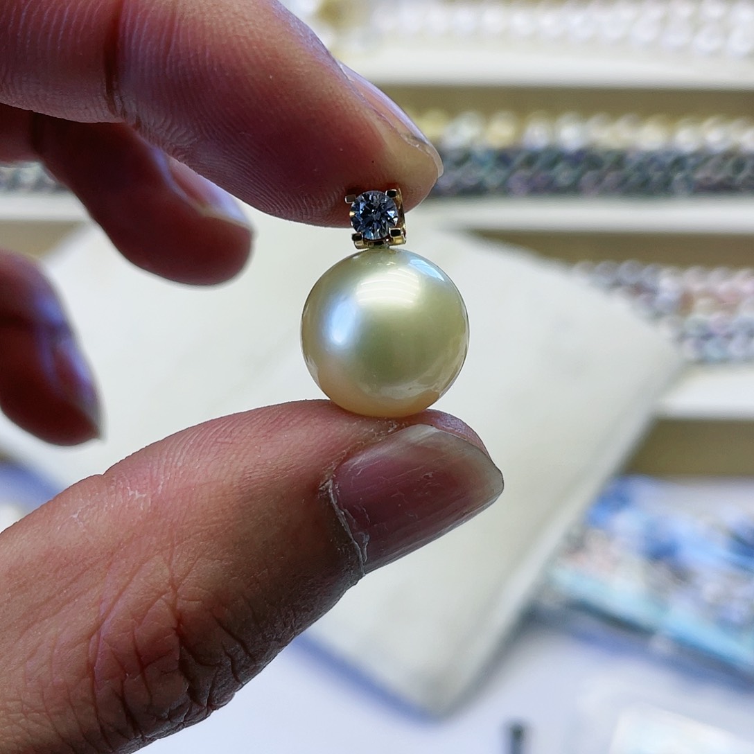 海水珍珠颈饰18K金镶嵌