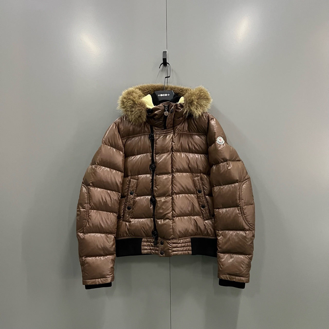 95新 MONCLER zt3 棕色毛领羽绒服 2码/604667/画标缺失