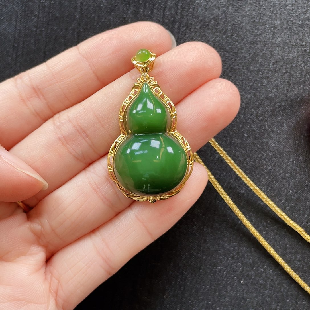 吊坠(赠链)18K金镶嵌和田玉