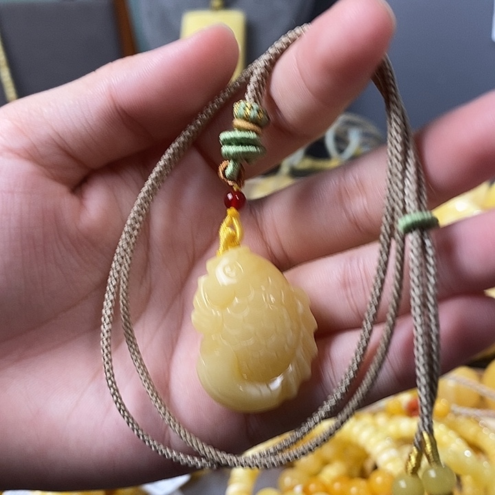 琥珀未镶嵌裸石鱼吊坠