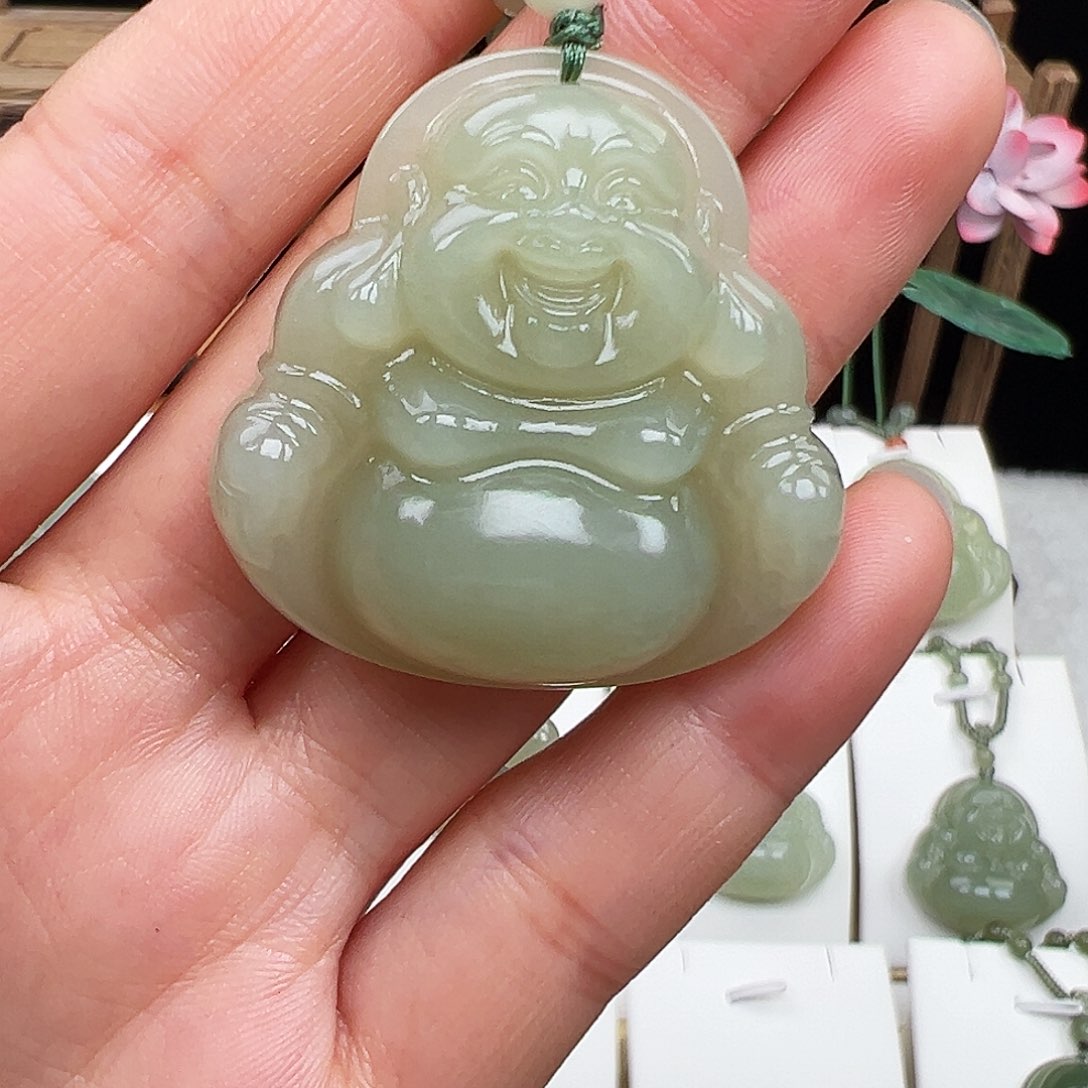 和田玉颈饰未镶嵌指**光