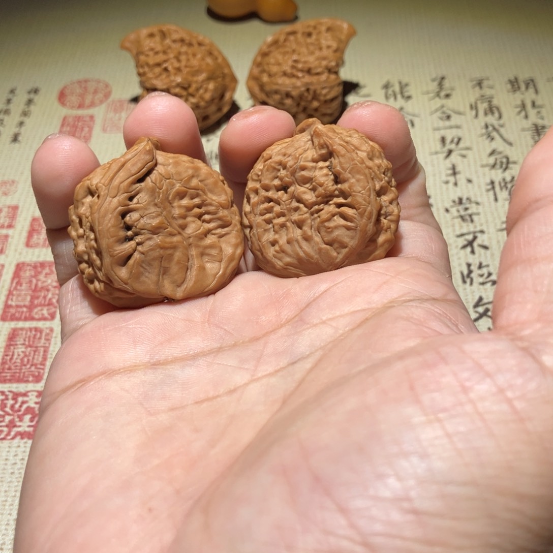 文玩核桃把件白狮子半壁全品不面试