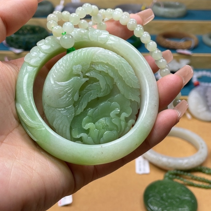 和田玉手镯59圈口。编号34套镯未镶嵌