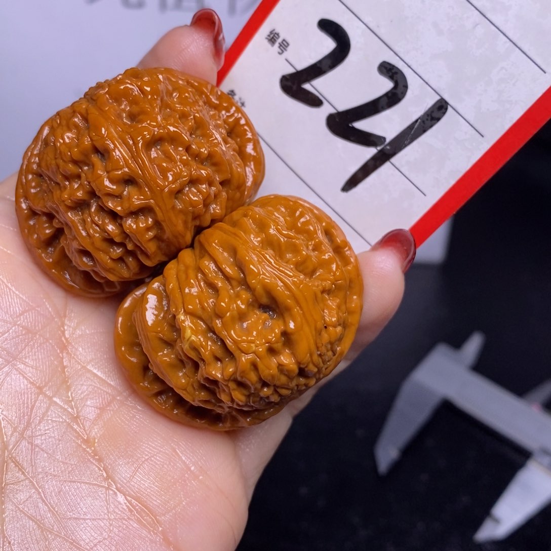 文玩核桃把件达****）221/42白狮子色差