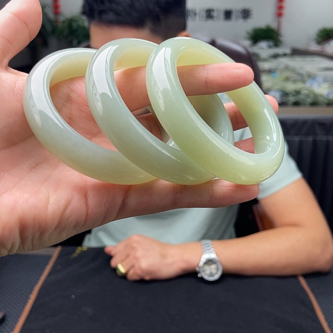 未镶嵌手镯和田玉浅蓝 56-59颜色多样性发拍一发一