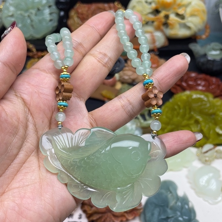 蛇纹石玉未镶嵌颈饰