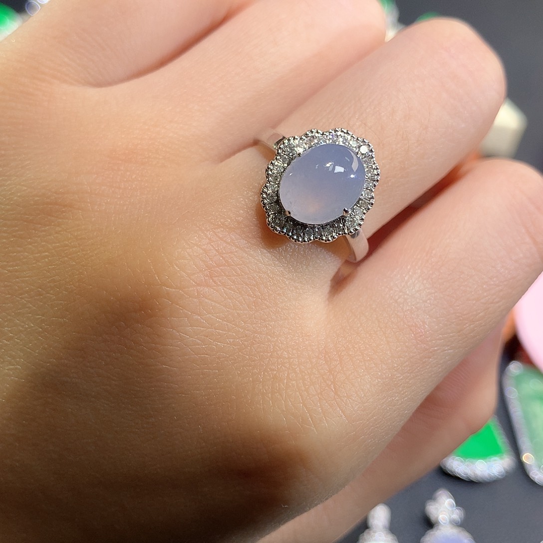 翡翠18K金镶嵌颈饰冰紫蛋面