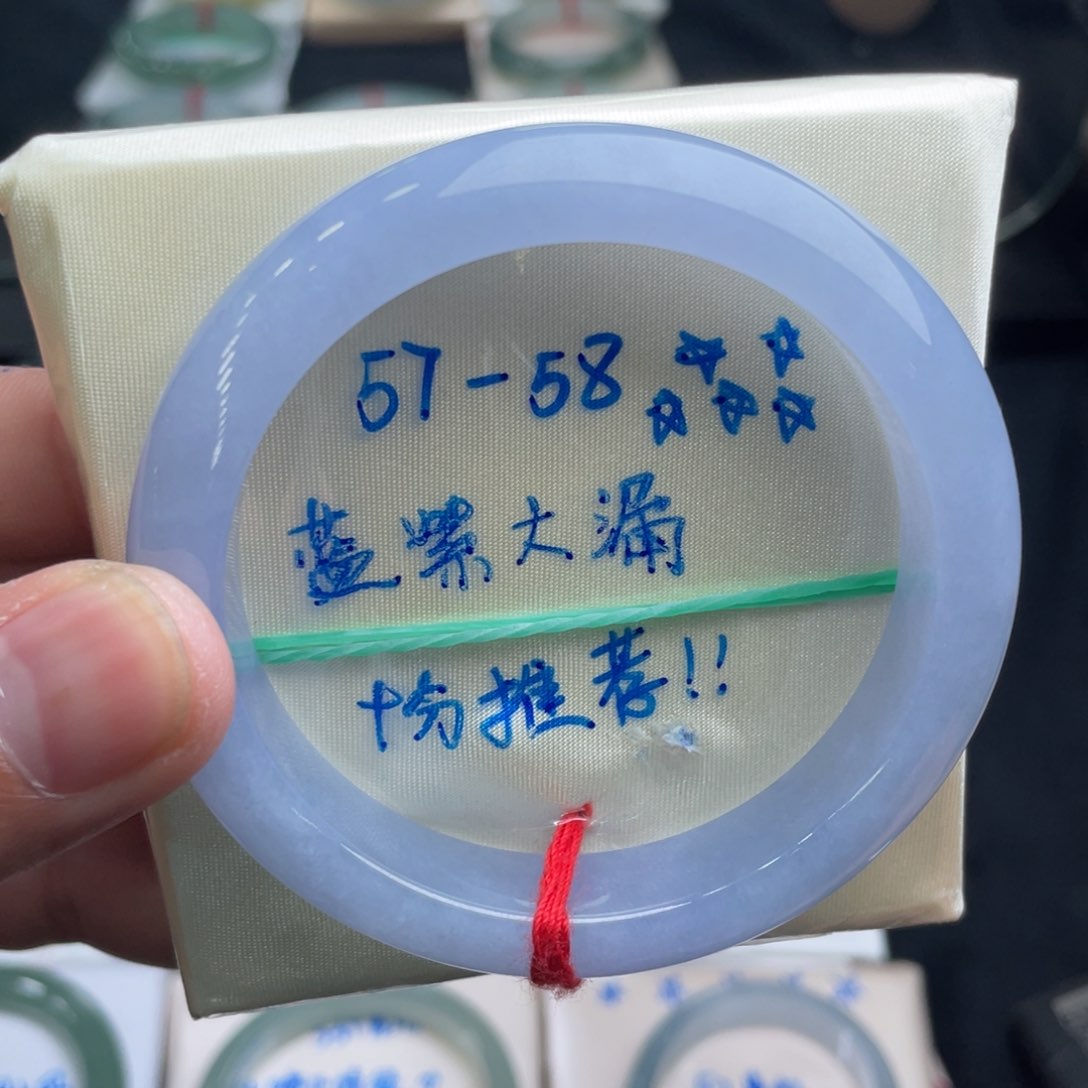 翡翠手镯未镶嵌翡翠手镯