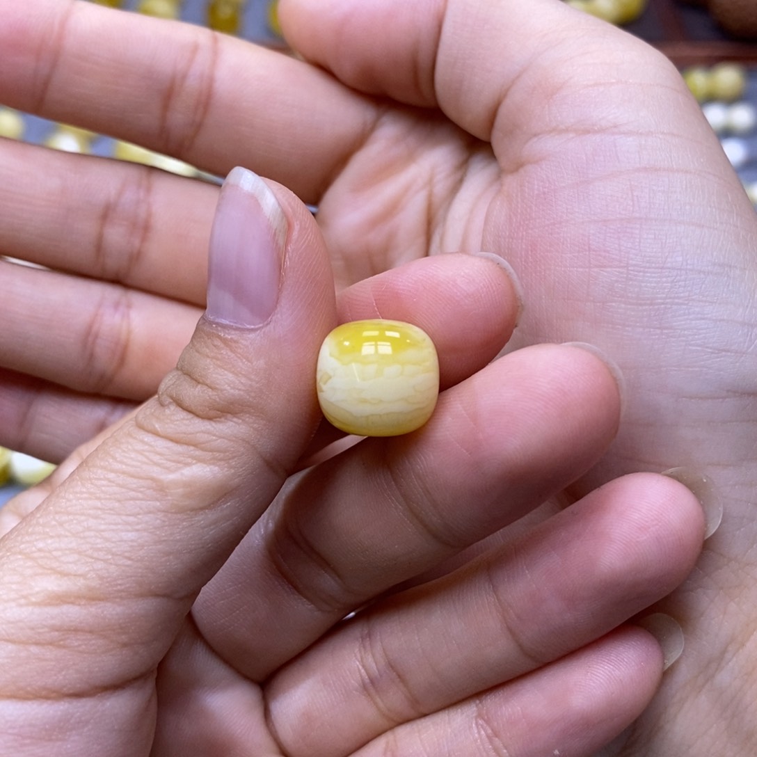 琥珀未镶嵌珠宝奇石13.1