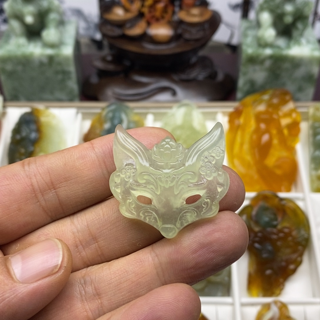 未镶嵌蛇纹石玉颈饰
