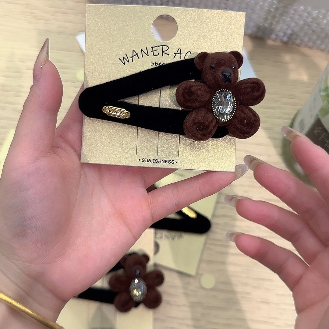 皮质非金属小熊拜拜