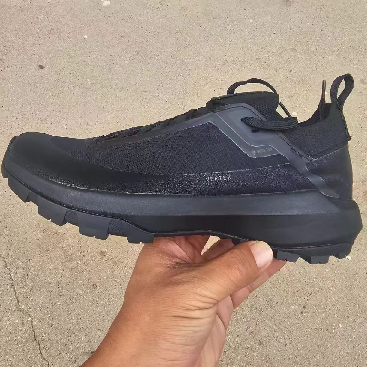 ver外徒步登山防水耐磨减震防滑透气低帮男女通用越野秋冬款