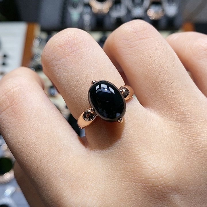 18K金镶嵌戒指翡翠棒****～蛋面