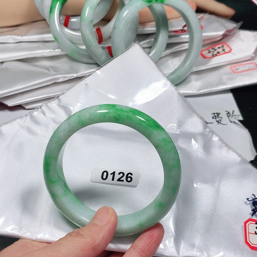 翡翠手镯未镶嵌天然缅甸A货翡翠手镯
